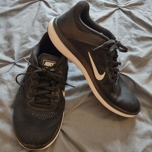 Nike Flex 2016 RN 830751-001 Black White Running Shoes Sneakers Women's Size 9